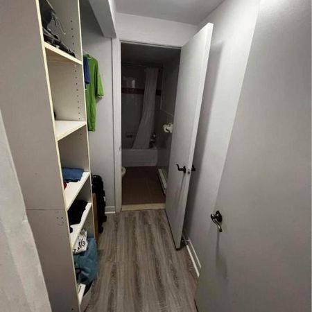 GHETTO MCGILL- STUDIO RENOVÉ & MEUBLÉ- EMPLACEMENT EXCEPTIONNEL - Photo 4