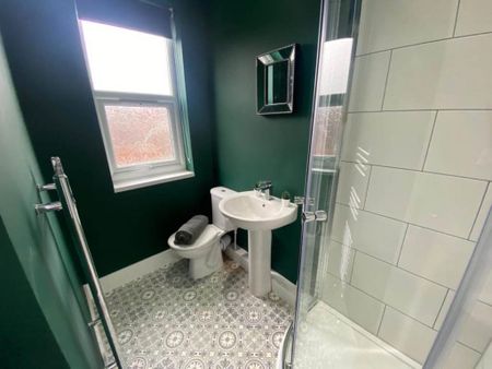 1 bedroom in a house share to rent - Photo 5