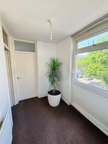 Room in a Shared Flat, Guildford Road, SW8 - Photo 5