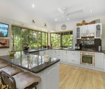 LARGE FOUR/FIVE BEDROOM FAMILY HOME WITH POOL - FURNISHED OPTION AV... - Photo 6