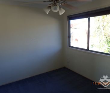 Centrally located 3 bed townhouse available in Carrara soon - water... - Photo 1