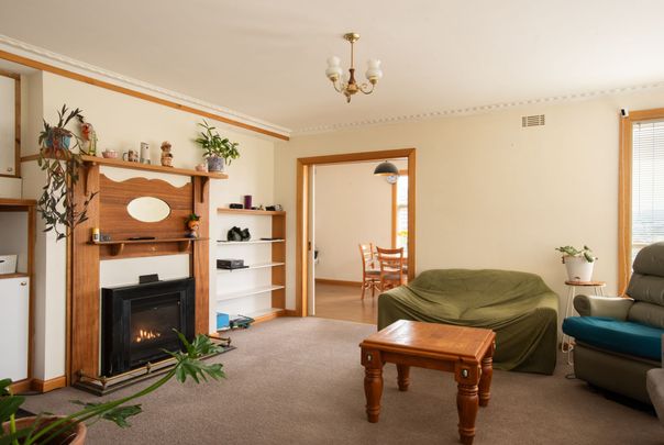 Feel at home, Living Here! - Photo 1