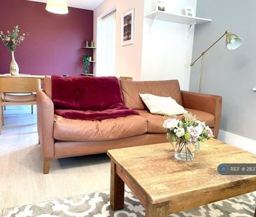 2 bedroom flat to rent - Photo 2