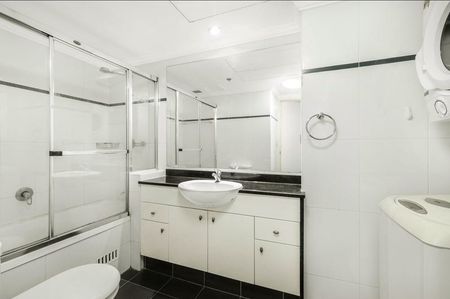 Fully Furnished - Spacious Studio Home - Photo 5