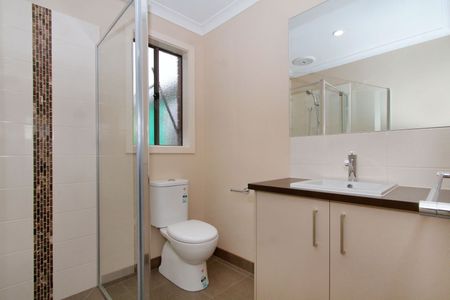 GREAT HOME, GREAT LOCATION - Photo 4