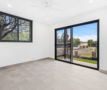 Walk-to-Station Studio Living - Photo 4