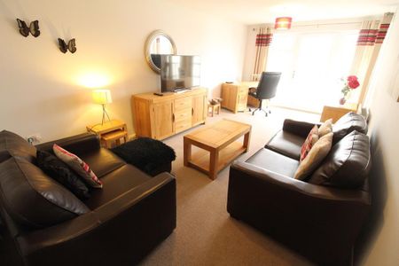 3 bedroom flat to rent - Photo 2