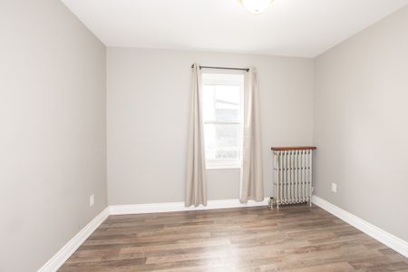 **CHARMING UNIT** 3 Bedroom, 2 Bathroom Unit in Port Colborne!! - Photo 3