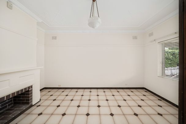 37 Hamel Crescent, Earlwood NSW 2206 - House For Rent | Domain - Photo 1