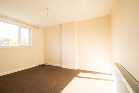 3 Bed Semi-Detached House, Roehampton Drive, LE18 - Photo 5