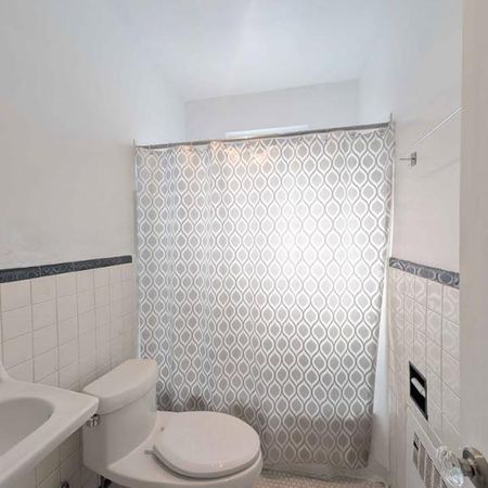Grand 4 1/2 a louer Rue Van Horne JUIN Chauffage et eau chaude inclus - Photo 3