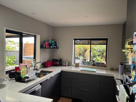 Beachlands, 3 Bedrooms - Photo 3