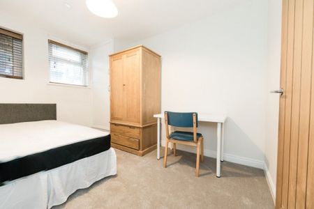 A Delph Lane, Woodhouse, Leeds - Photo 4