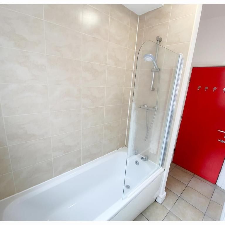 3 bedroom house share to rent - Photo 1
