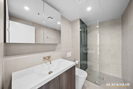 "HIGH SOCIETY" - Photo 3