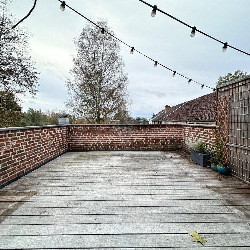 Goed gelegen appartement met 2 slaapkamers, terras en autostaanplaats te Tongeren - Photo 1