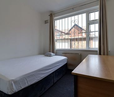 2 Bed Flat, Fairfield Court, M14 - Photo 1