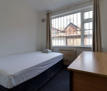 2 Bed Flat, Fairfield Court, M14 - Photo 5
