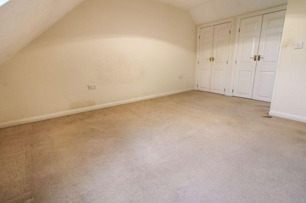 4 bedroom semi-detached house to rent - Photo 1