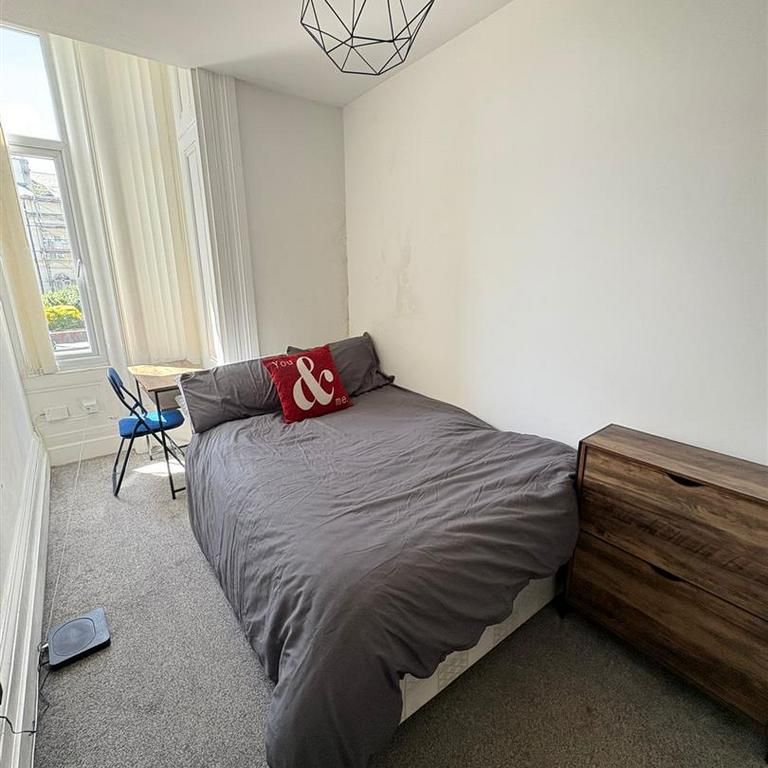 10 bedroom semi-detached house to rent - Photo 1