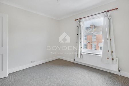 2 bedroom end of terrace house to rent - Photo 2