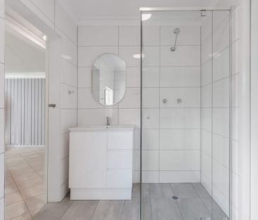 Large yard, close to school and shops - Photo 5