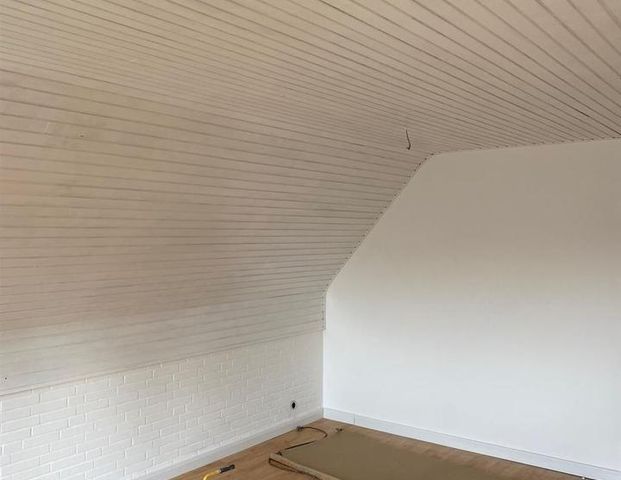 Charmante, lichtdurchflutete 4 Zimmerwohnung mit riesigem Süd-Balkon. - Photo 1