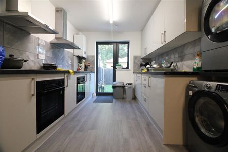 Kingsway, Hayes - Photo 5