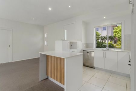 Modern Townhouse - Photo 3