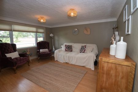 For Lease - 5853 Mcleod Road, Niagara Falls, Ontario - Photo 3