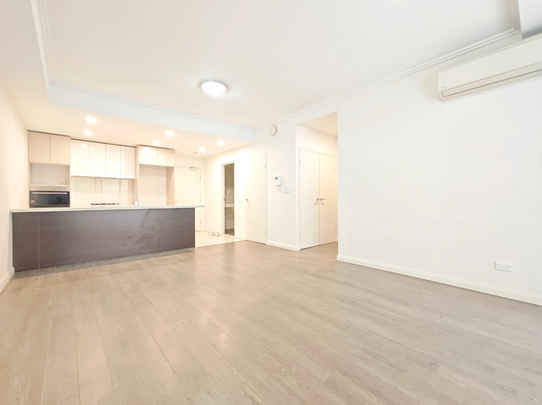 Modern 2 Bedroom Apartment in Prime Homebush Location - Photo 1