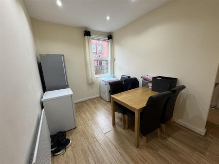 6 bedroom house to rent - Photo 2