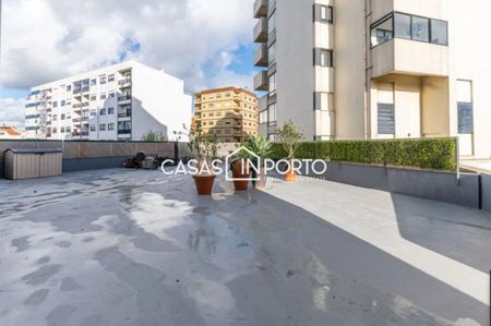 Magnífico T3 com terraço e lugar de garagem junto ao Corte Inglês Vila Nova de Gaia - Photo 4