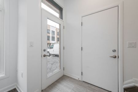 For Lease - 58 CHERRY BLOSSOM Private, Parkway Park - Queensway Terrace S and Area, Ontario - Photo 3