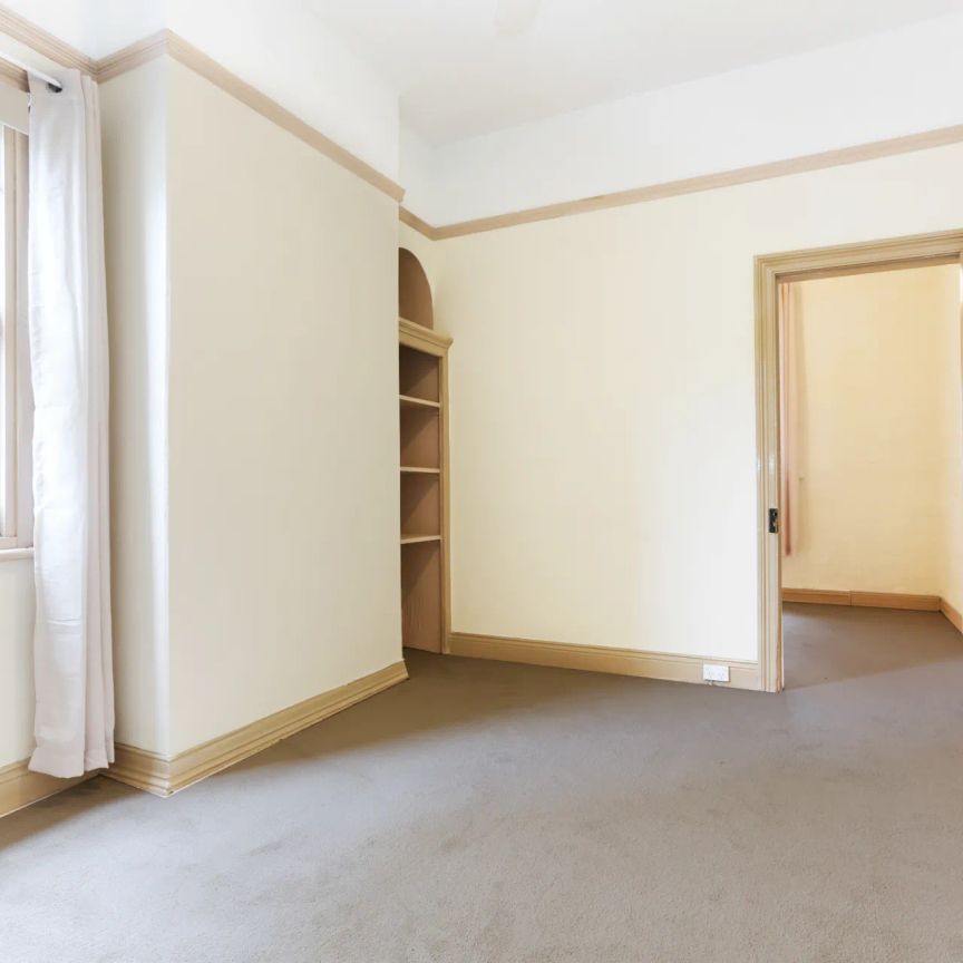 Large Garden Apartment - Photo 1