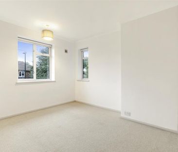 3 bedroom flat to rent - Photo 6