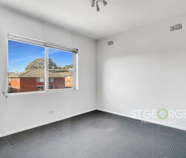 Perfectly Positioned 2-bedroom Apartment - Photo 5