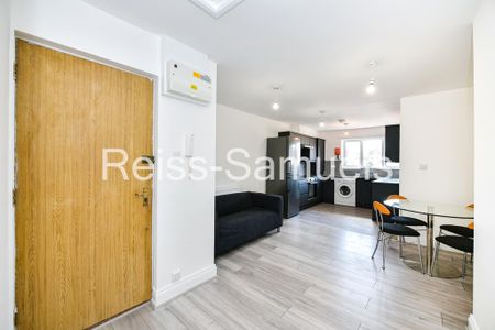 3 bedroom apartment to rent - Photo 4
