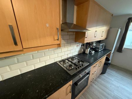 1 bedroom in a house share to rent - Photo 3