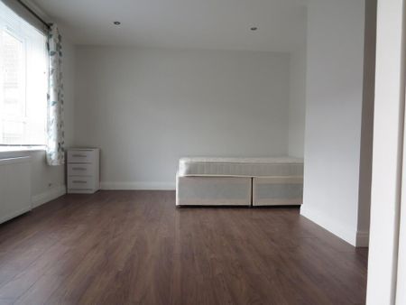 4 bedroom terraced house to rent - Photo 4