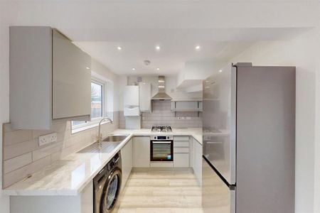 3 bedroom detached house to rent - Photo 5