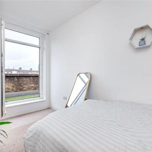 2 bedroom flat in Maysoule Road - Photo 2