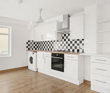 3 bedroom flat to rent - Photo 3