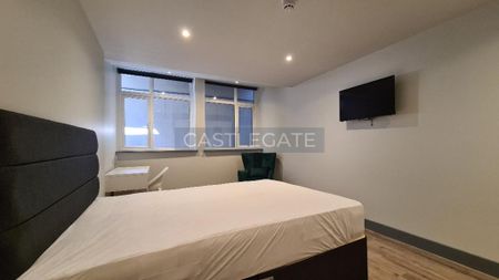 1 bedroom in a flat share to rent - Photo 4