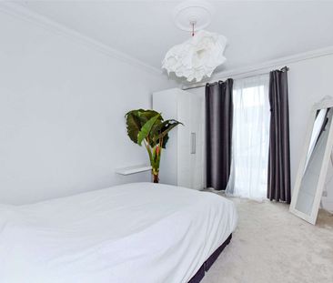 A fully-furnished and stylish home in a much sought after town cent... - Photo 6