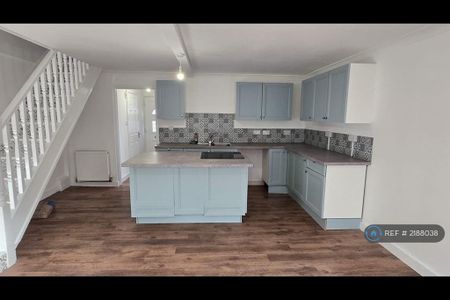 4 bedroom end of terrace house to rent - Photo 3