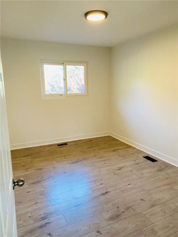 For Lease - 1379 Freeport (Main) Drive, Mississauga, Ontario - Photo 4