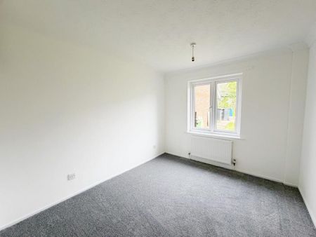 2 bedroom semi-detached bungalow to rent - Photo 2