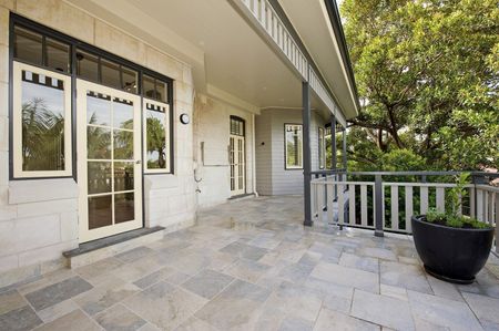 Stunning Executive Apartment - Photo 3