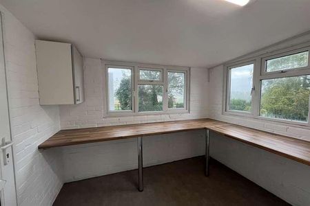 Ellisfield, Hampshire, RG25 - Photo 4
